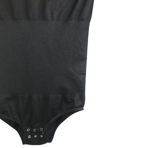 Yummie Shaping Bodysuit Womens Sz M/L Black Short Sleeves Crew Neck Snap Button - Picture 6 of 7